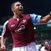 West Ham Menang, Tevez Walk-out
