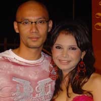 Rossa-Yoyo Gantian Menyusui