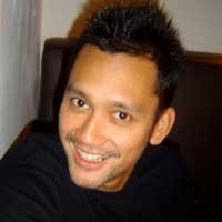 Tora Sudiro Jauhi Jas