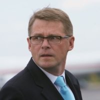 Via SMS, PM Finlandia Putuskan Pacar Gelap