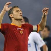 Roma Tidak Diperkuat Totti 