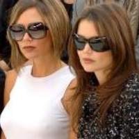 Victoria Beckham Ngotot Dekati Katie Holmes