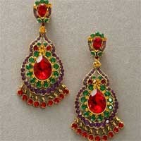 Perhiasan Wah Untuk Pesta