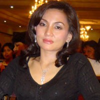 Nia Daniati: Langit Rasanya Runtuh