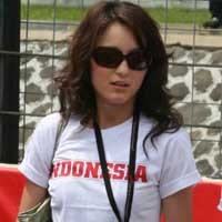 Julie Estelle Pencinta Les Bleus