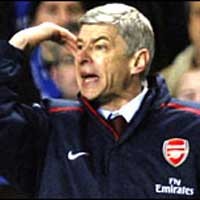 Wenger Puji Lini Belakang Arsenal