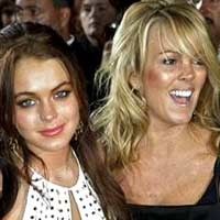 Lindsay Lohan & Ibu Striptease Bareng