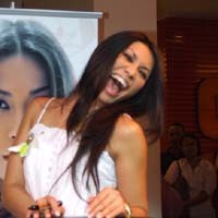 Anggun Tolak Lantunkan Tua-tua Keladi