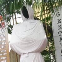 Diusir Warga, Pocong Keukeuh Gentayangan