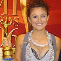 Siap Buka-bukaan, Agnes Pamer Belahan Dada