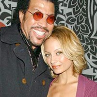Lionel Richie Larang Nicole Nyanyi