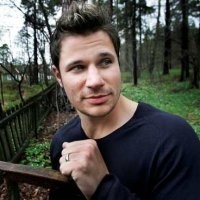 Tahun Baru, Nick Lachey Bikin Pacar Nangis