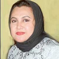 Emilia Contessa Ragu Lepas Suami Naik Pesawat