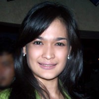 Takut Suami Selingkuh, Donna Harun Jaga Penampilan