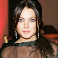 Tanpa Bra, Lindsay Lohan Bergaun Transparan