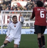 Lukai Orang Tua, Totti Dicerca