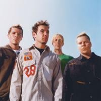 Hoobastank Tampil Tanpa Band Pembuka