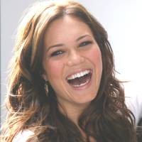 Mandy Moore Berdamai dengan Hantu