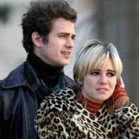 Sienna Miller & Hayden Christensen Lakoni Adegan Seks Asli?