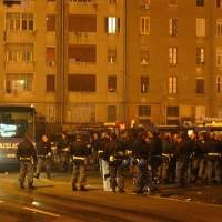 Polisi Tewas Dibom Suporter