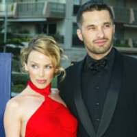 Kylie Minogue - Oliver Martinez Bubar Jalan