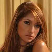 Banjir Foto Bugil Rahma Azhari di Internet