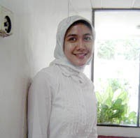 Cheche Kirani Terus Hibur Korban Banjir