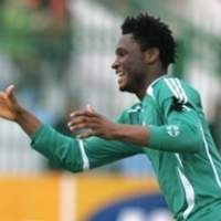 Keluarga Diancam, Mikel Pilih Main