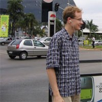 Nyeberang Jalan Pakai iPod, Siap Kena Denda