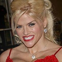Jasad Anna Nicole Belum Bisa Dikubur