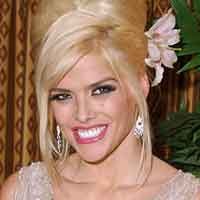 Model Playboy Tewas Tinggalkan Skandal dengan Menteri