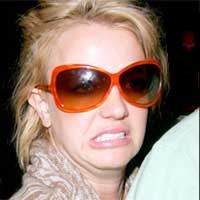 Britney Dikecam Pemuka Agama