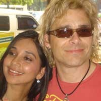 Resmi Suami-Istri, Ayu Azhari-Mike Terbang ke Australia