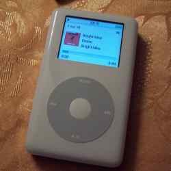 Agar Tak Bosan, Penumpang Pesawat Dipinjami iPod