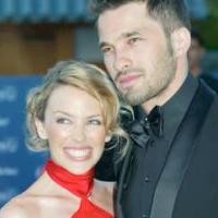 Kylie Minogue Masih Cinta Mantan Pacar
