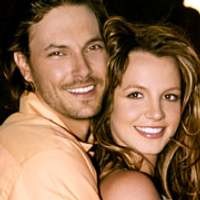 Kevin Kunjungi Britney di Panti Rehab