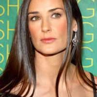 Demi Moore Jadi Guru Yoga