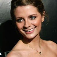 Bintang Televisi Hisap Ganja di Balik Kemudi