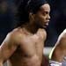 Ronaldinho Tetap Unjuk Gigi ... dan Perut