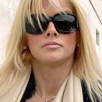 Pemakaman Anna Nicole Ditunda