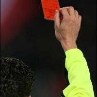 Wasit Salah Usir Pemain