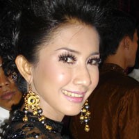 Cut Memey Tuntut Produser Terowongan Casblanca