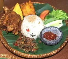 Nasi Jambal Plus Karedok, Sedeep Euy!