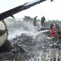 Indosat dan XL Dirikan Posko Telepon Gratis