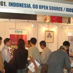 Menristek Unjuk Kebolehan IGOS di Mal Bandung