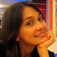 Minum Bir, Luna Maya Makin Mantap Striptis