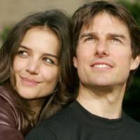 Sembrono, Katie Holmes Dilarang Belanja