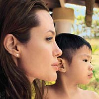 Foto Anak Baru Jolie, Rp 18 M