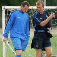 McClaren Bantah Bersitegang dengan Rooney