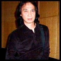 Copet Beraksi di Pemakaman Chrisye